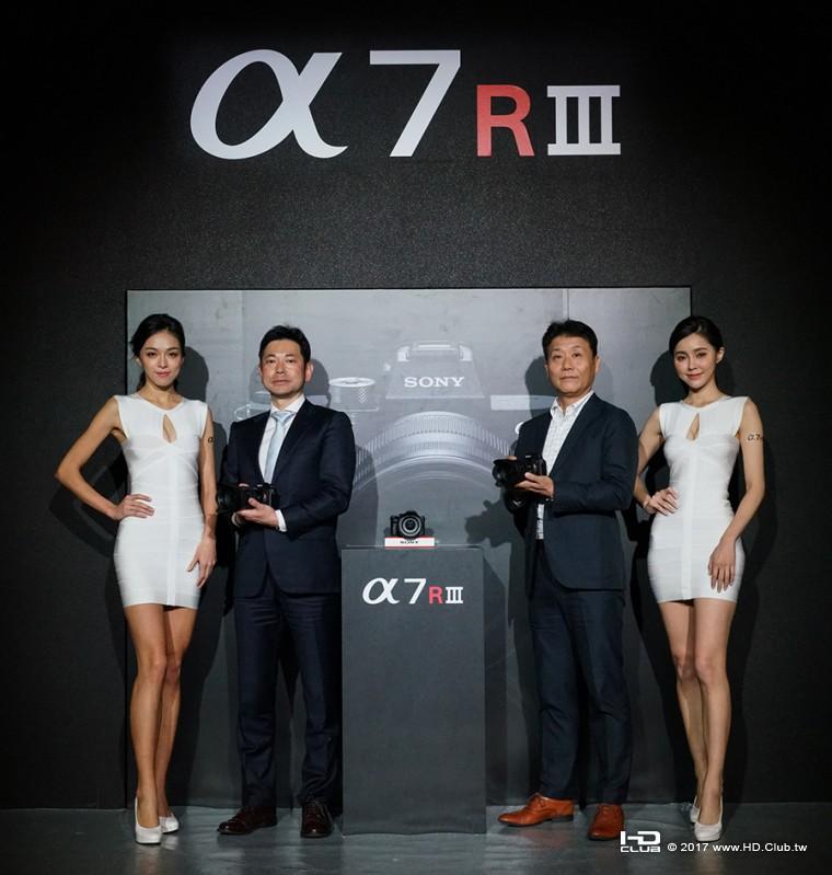 Sony 今(28)發表 a7Rlll   FE  24-105mm F4 G OSS 標準變焦鏡頭，Sony長官共同揭幕合.jpg