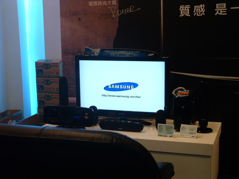 SANSUNG最新的波爾多第二代可惜我去的時候沒在播放高畫質影片,真是浪費了
