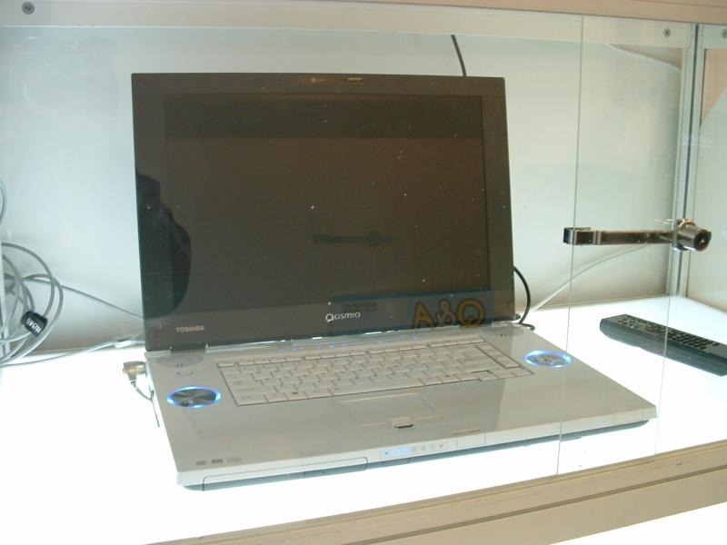 11萬的筆電,內建harman kardon的喇叭,HD DVD 飛梭尋影編輯 台灣未上市