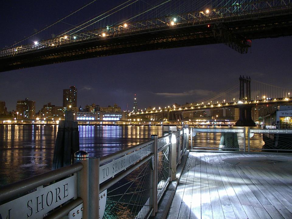 布魯克林橋下