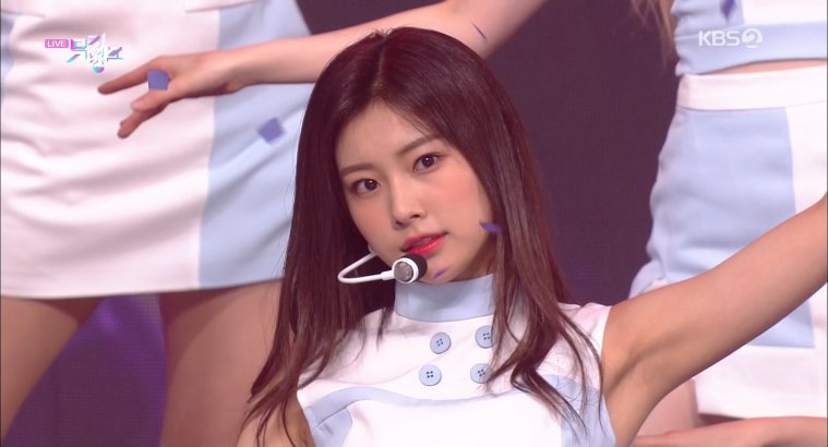 190628 KBS Music Bank IZONE - AIRPLANE + Violeta 1080i.H264.AC3-Skpb.ts_20190629.jpg