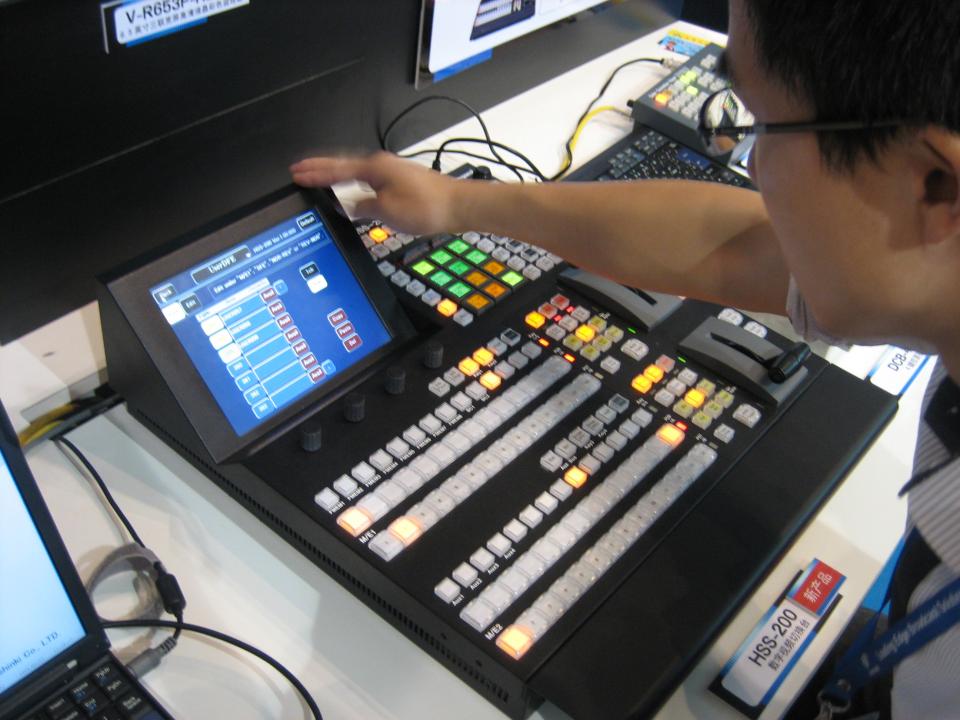 很少見的Ikegami video mixer