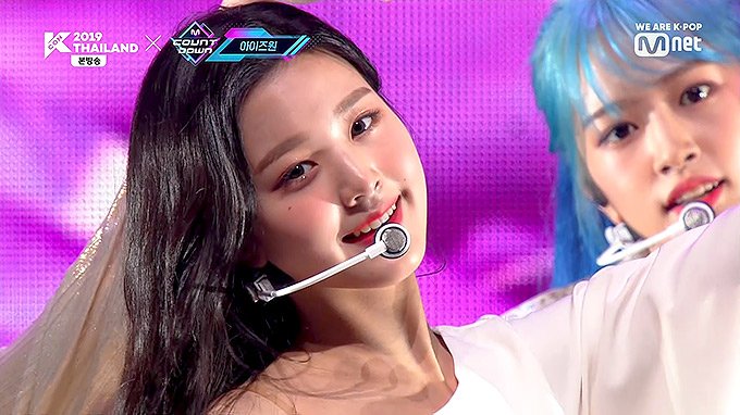 191017-Mnet-KCON-Thailand-X-M!-Countdown-IZONE---Intro-+-Violeta.ts_snapshot_05.jpg