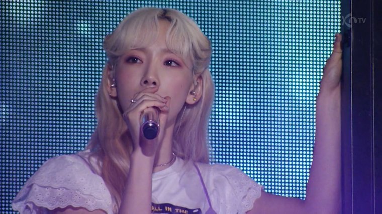 191026 KNTV SMTOWN LIVE 2019 in tokyo - Taeyeon - Four Seasons + Voice.ts_201910.jpg