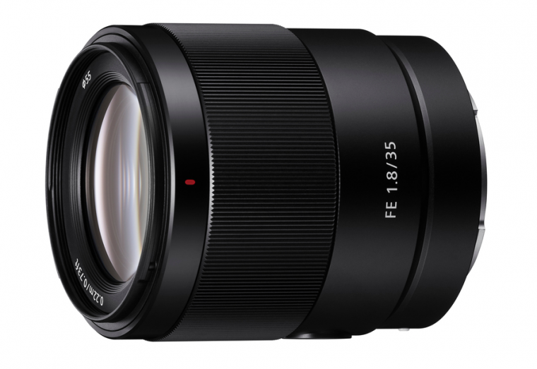 圖1) 體積輕巧、重量僅280 公克的 Sony FE 35mm F1.8 為便攜性訂立全新指標；且擁有進.png