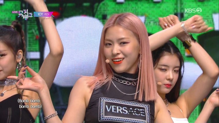 190823 KBS Music Bank ITZY - ICY.ts_20190824_045217.502.jpg