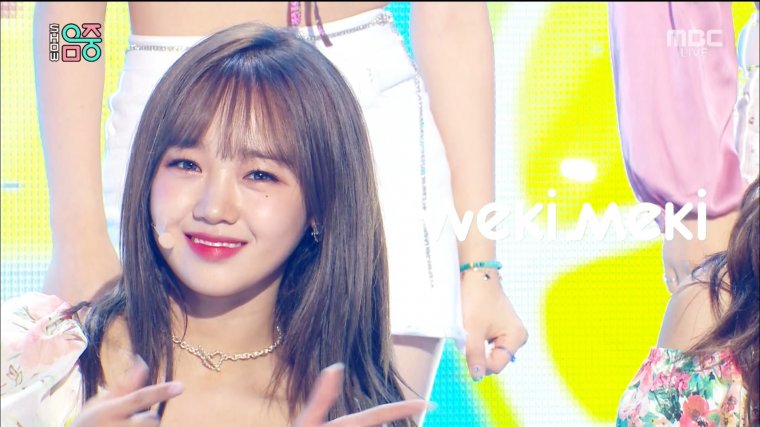190824 MBC Music Core Weki Meki - Tiki-Taka (99%).ts_20190825_094310.769.jpg