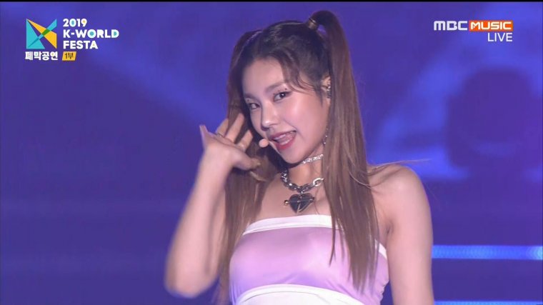 190824 MBC 2019 K-WORLD FESTA ITZY - ICY + DALLA DALLA.ts_20190825_094733.925.jpg