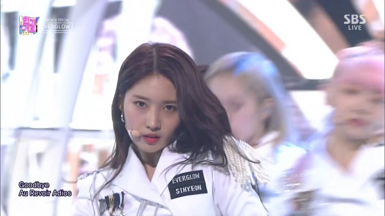190825 SBS Inkigayo EVERGLOW - Adios.ts_20190826_002022.915.jpg
