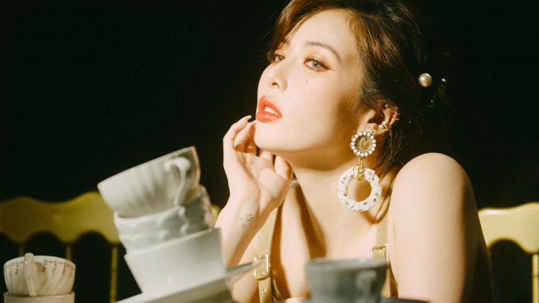 HyunA - Flower Shower (Youtube 2160p).mkv_20191105_215956.708.jpg