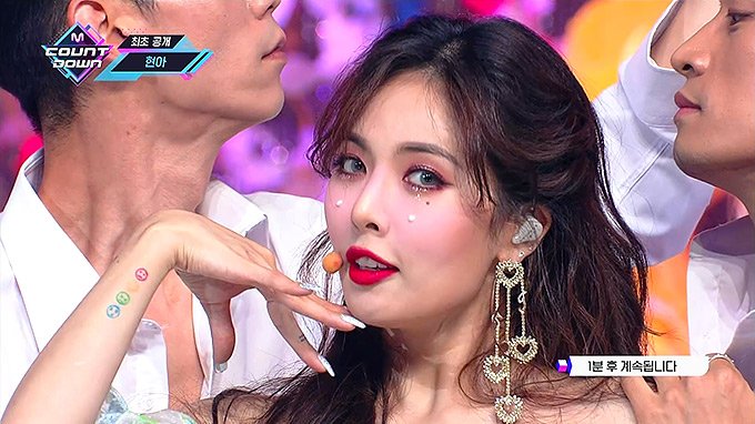 191107-Mnet-M!-Countdown-HyunA---FLOWER-SHOWER.ts_snapshot_03.jpg