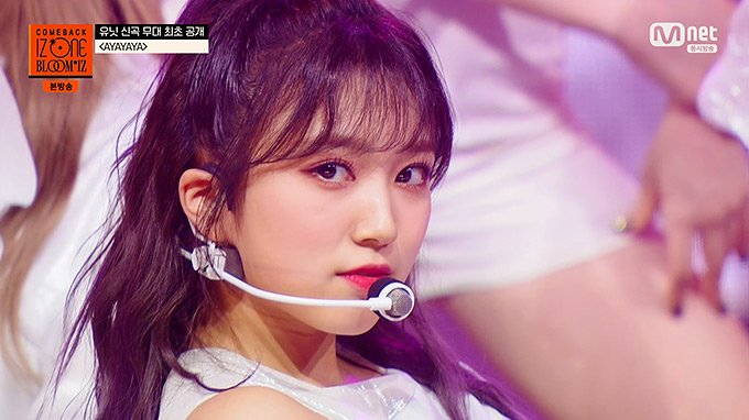 IZONE---AYAYAYA-(200217-Mnet-BLOOMIZ-Comeback-Showcase-E01).ts_snapshot_03.jpg