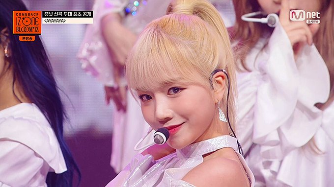 IZONE---AYAYAYA-(200217-Mnet-BLOOMIZ-Comeback-Showcase-E01).ts_snapshot_04.jpg