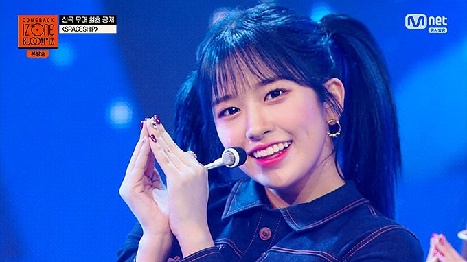 IZONE---Opening-+-Spaceship-(200217-Mnet-BLOOMIZ-Comeback-Showcase-E01).ts_snapshot_05.jpg