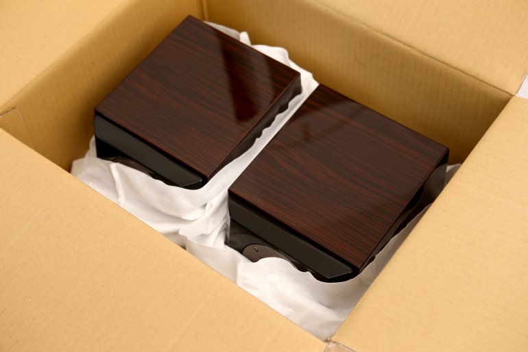 接下來是木紋鋼琴烤漆的