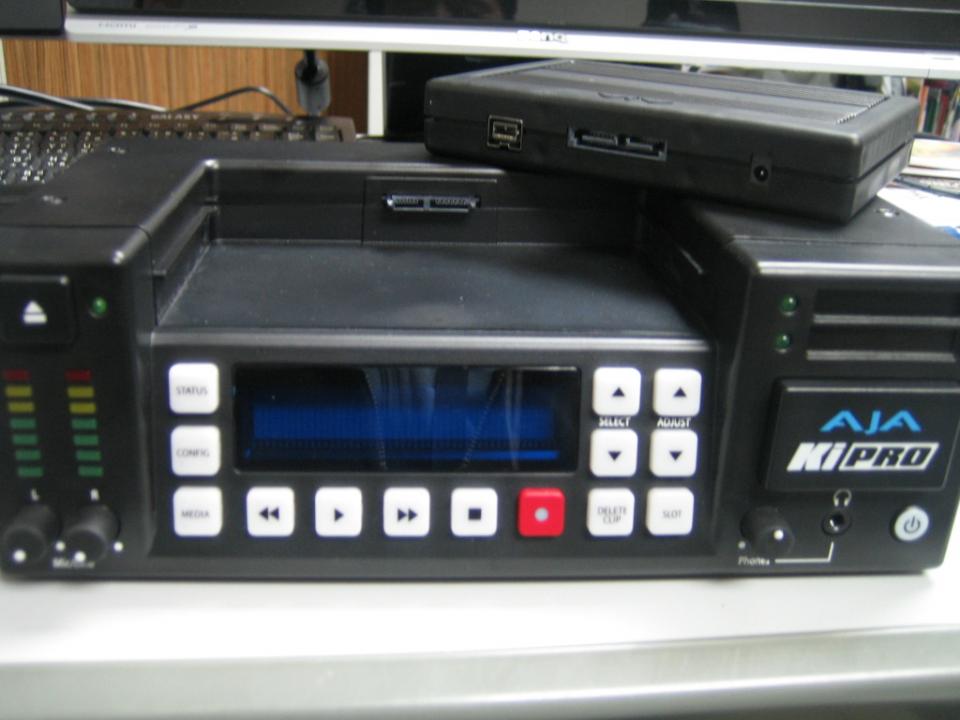 Off Power 按制取Harddisk，用firewire線連接Mac立即認到！Express card仍未用得！又是software問題！  ...