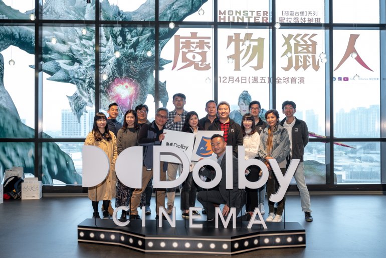 杜比實驗室內容合作總監柯永德（前排中）與台灣杜比團隊.jpg