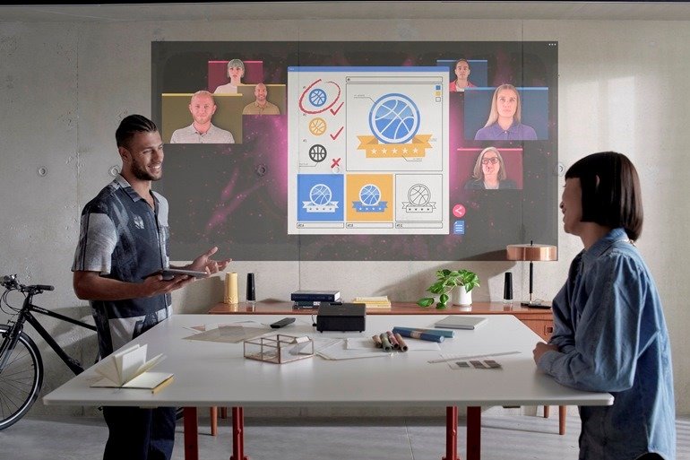 複製 -新聞圖片六：Epson EF-11支援無線投影，快速連結隨身智慧型裝置進行投放，時刻.jpg