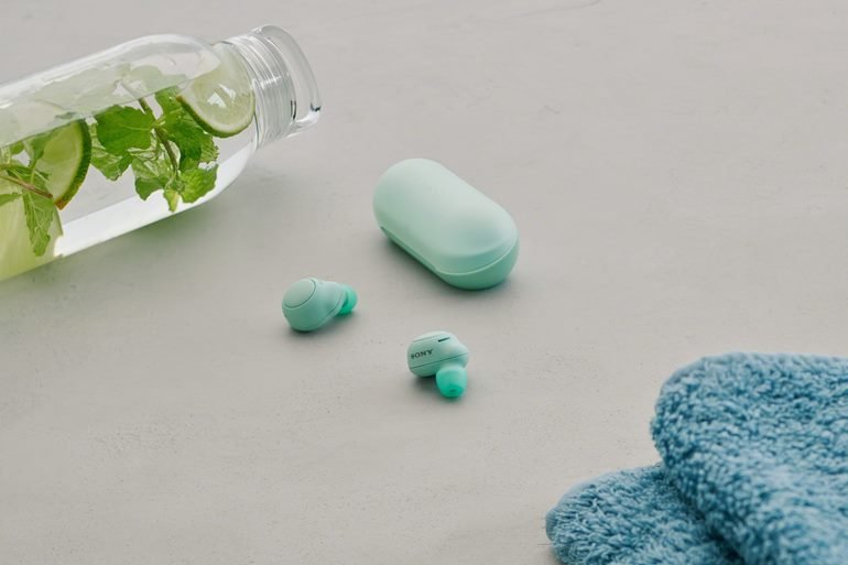 圖 5) WF-C500支援IPX4防水規格，可適應各種天候讓音樂隨行一整天。.jpg