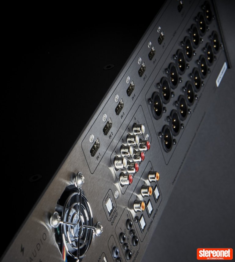 9.core_back_zoom__large_full.jpg