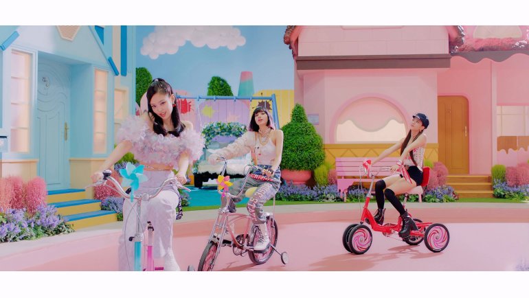 BLACKPINK - Ice Cream (with Selena Gomez) [Bugs! 2160p].mkv_000051.484.jpg