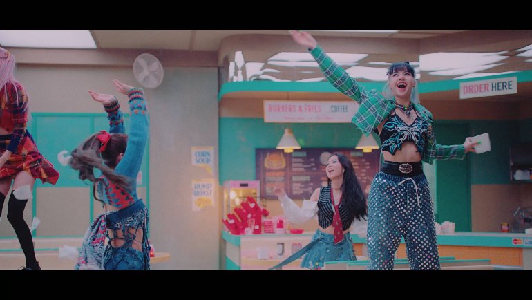 BLACKPINK - Lovesick Girls [Bugs! 2160p].mkv_000208.052.jpg