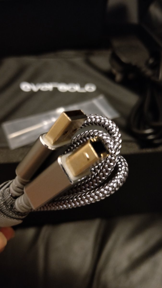 本機也可以當純數位轉盤 , 附贈一條USB TYPE A TO B線材