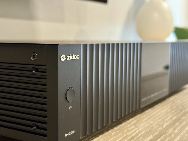 Zidoo UHD8000 Front.jpg