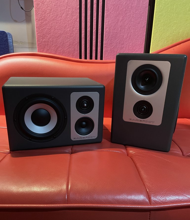 右Footprint 02與左Footprint 03