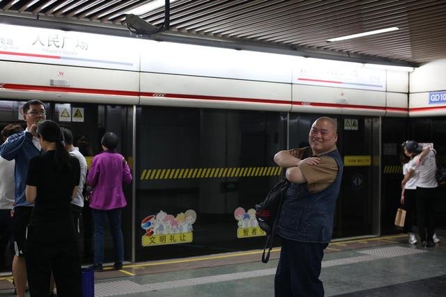 百度胖老师吧上海市公 安局轨道交通分局石宇玉老师求救  微信抖音快手百度贴吧百科图片视频知道搜索上海胖 ...