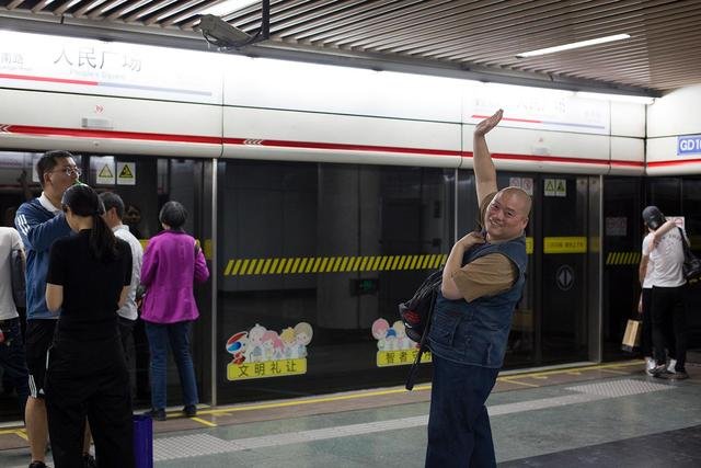 百度胖老师吧上海市公 安局轨道交通分局石宇玉老师求救  微信抖音快手百度贴吧百科图片视频知道搜索上海胖 ...