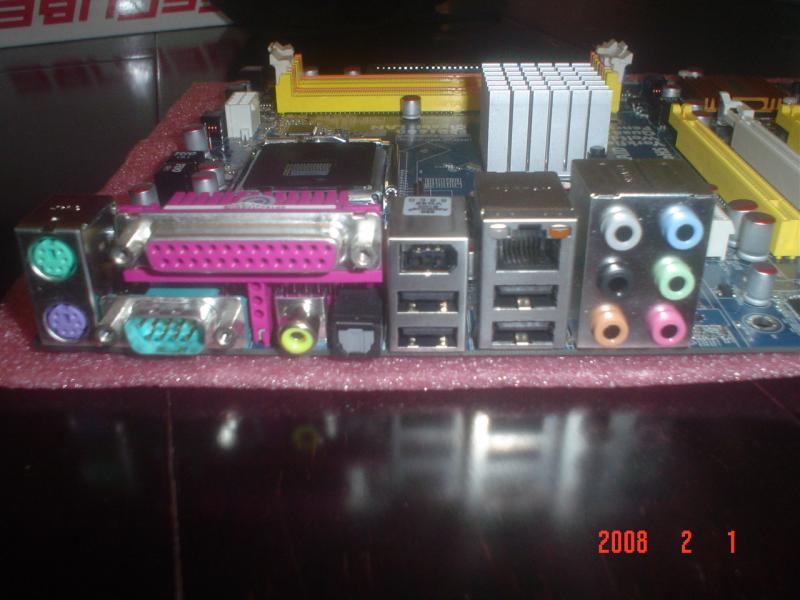 "1 x Coaxial SPDIF Out Port, 1 x Optical SPDIF Out Port" <---我選擇的原因之二