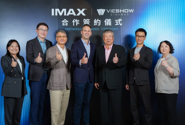 左起IMAX大中華商業運營總監 曹培莉、行銷副總裁曹增愷、影院發展高級副總裁 袁鴻根、.jpg