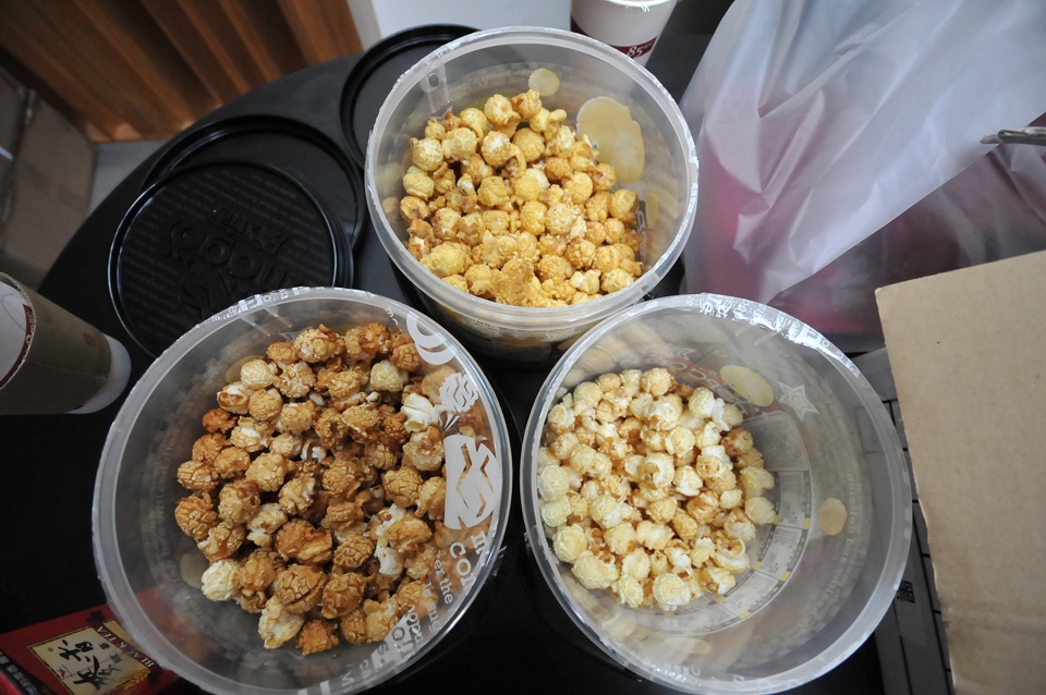 爆米花請大家吃爆米花
